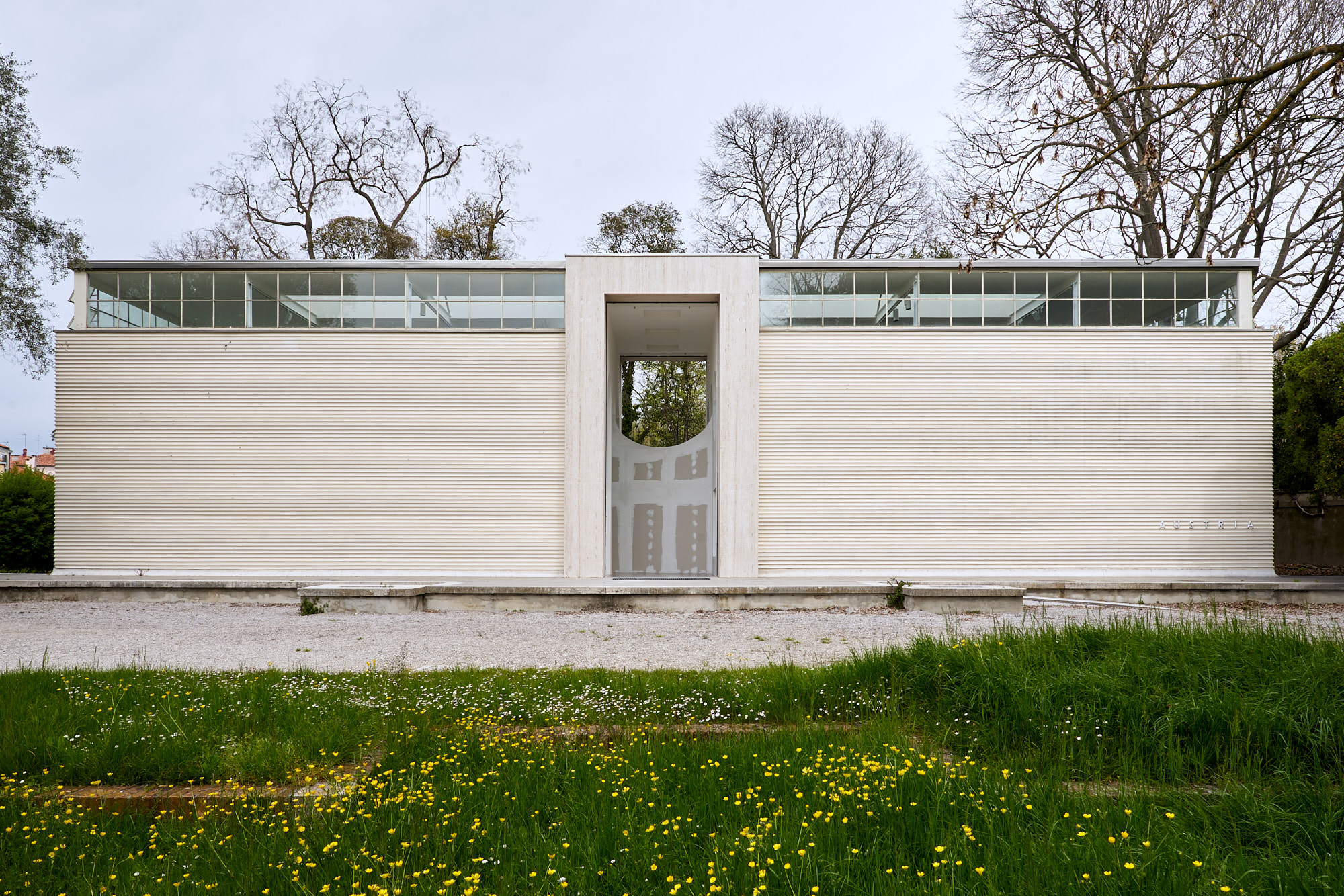 01_Divided pavilion_AKT_Hermann_Czech_(c)Clelia_Cadamuro.jpg